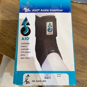 Brand new in box. Ankle stabilizer. Adult medium.